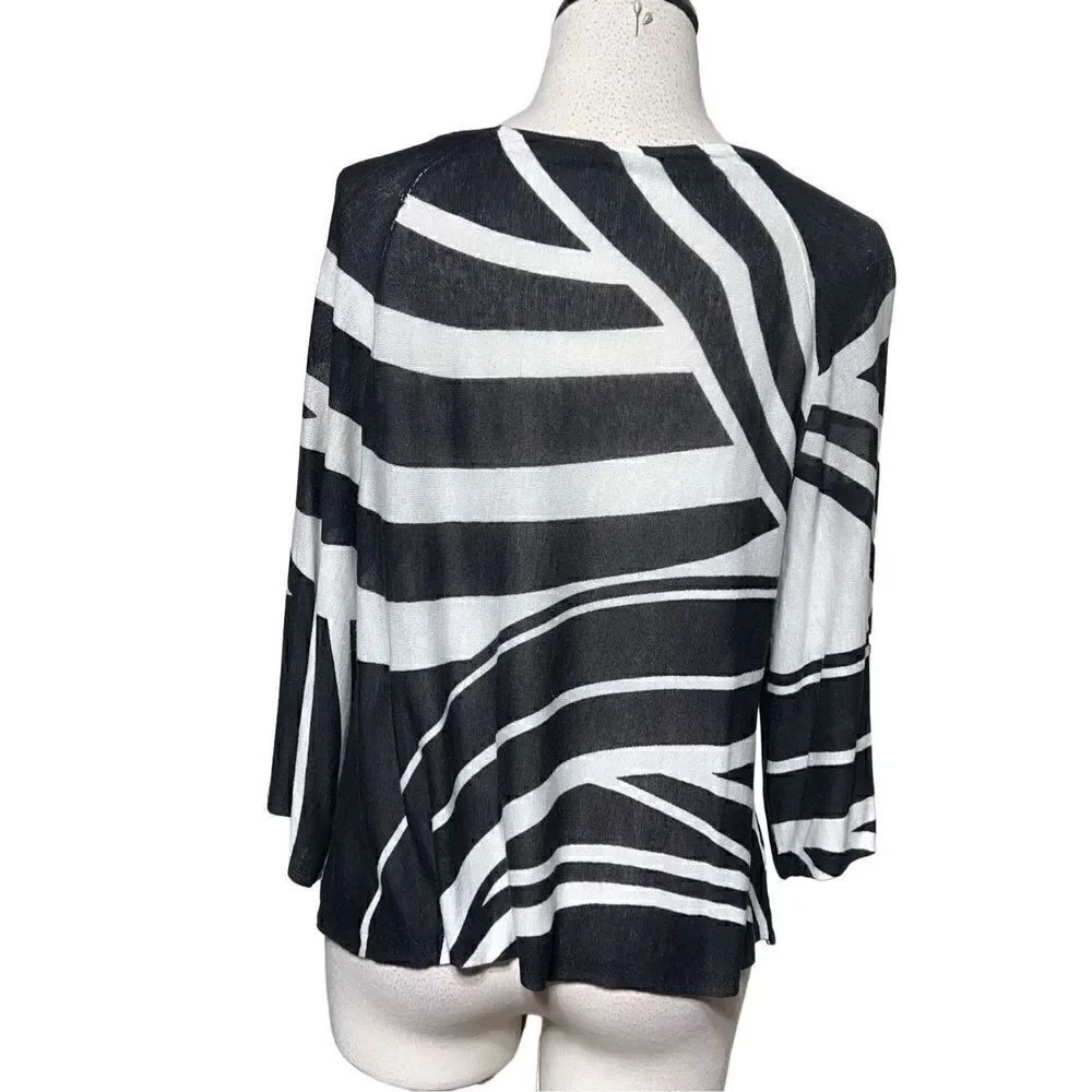 Chico's Size 0 3/4 Sleeve Animal Print Blouse Top Black & White Small - Picture 4 of 5